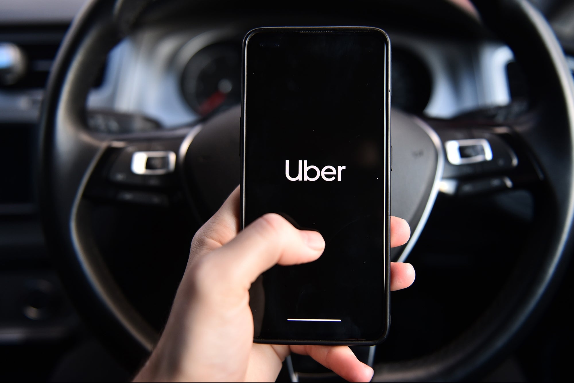 Uber: unos 11.000 taxistas usarían la aplicación en todo el país 