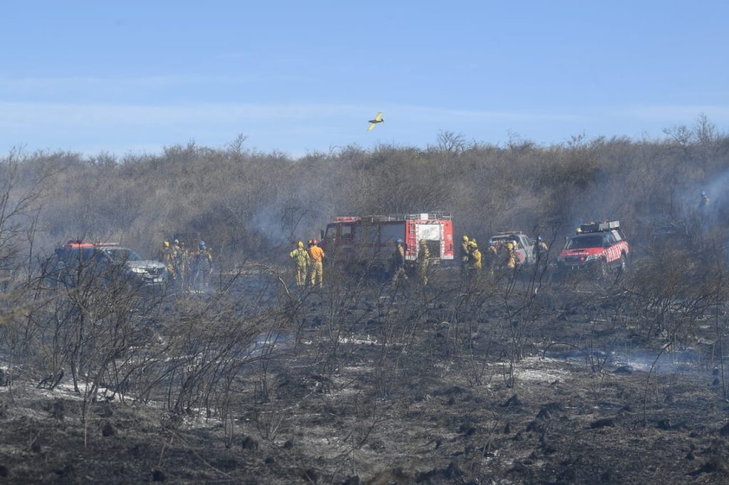 Incendio en La Calera: continúa activo sin riesgo para las viviendas
