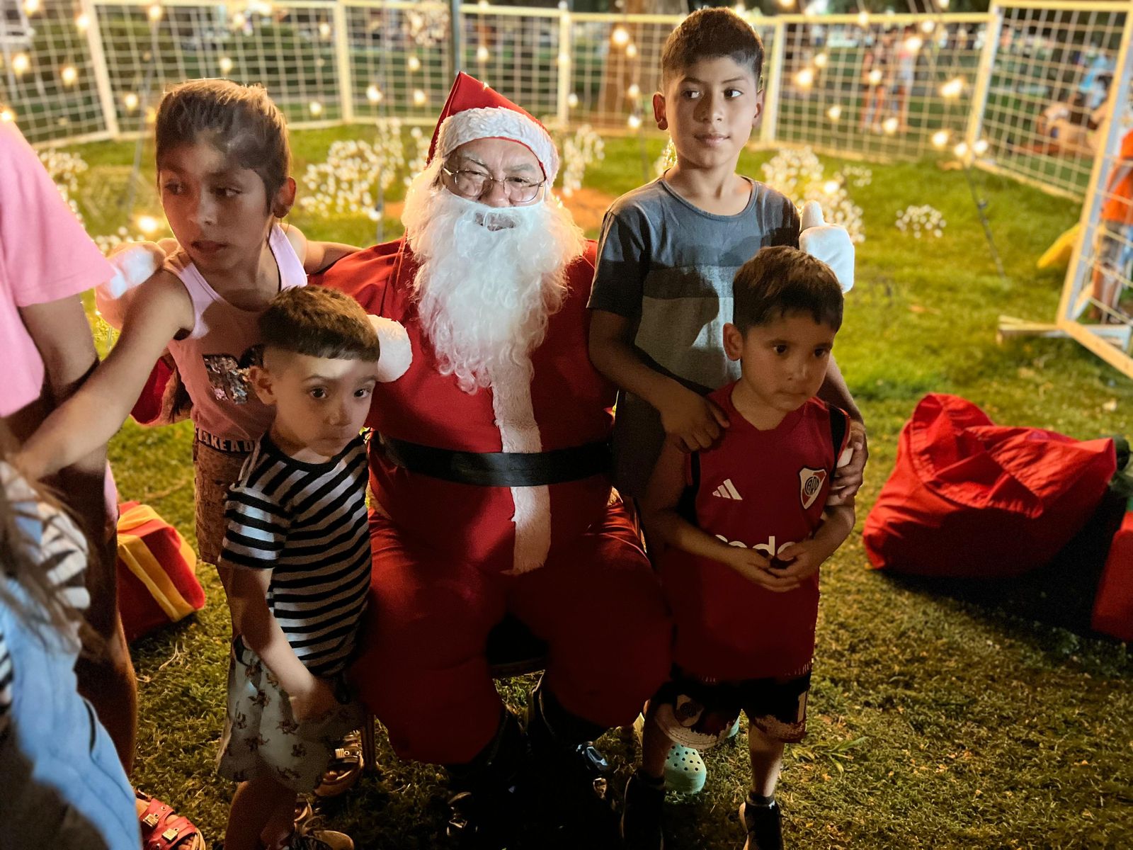 Unos 1500 niños saludaron a Papá Noel en la ciudad 