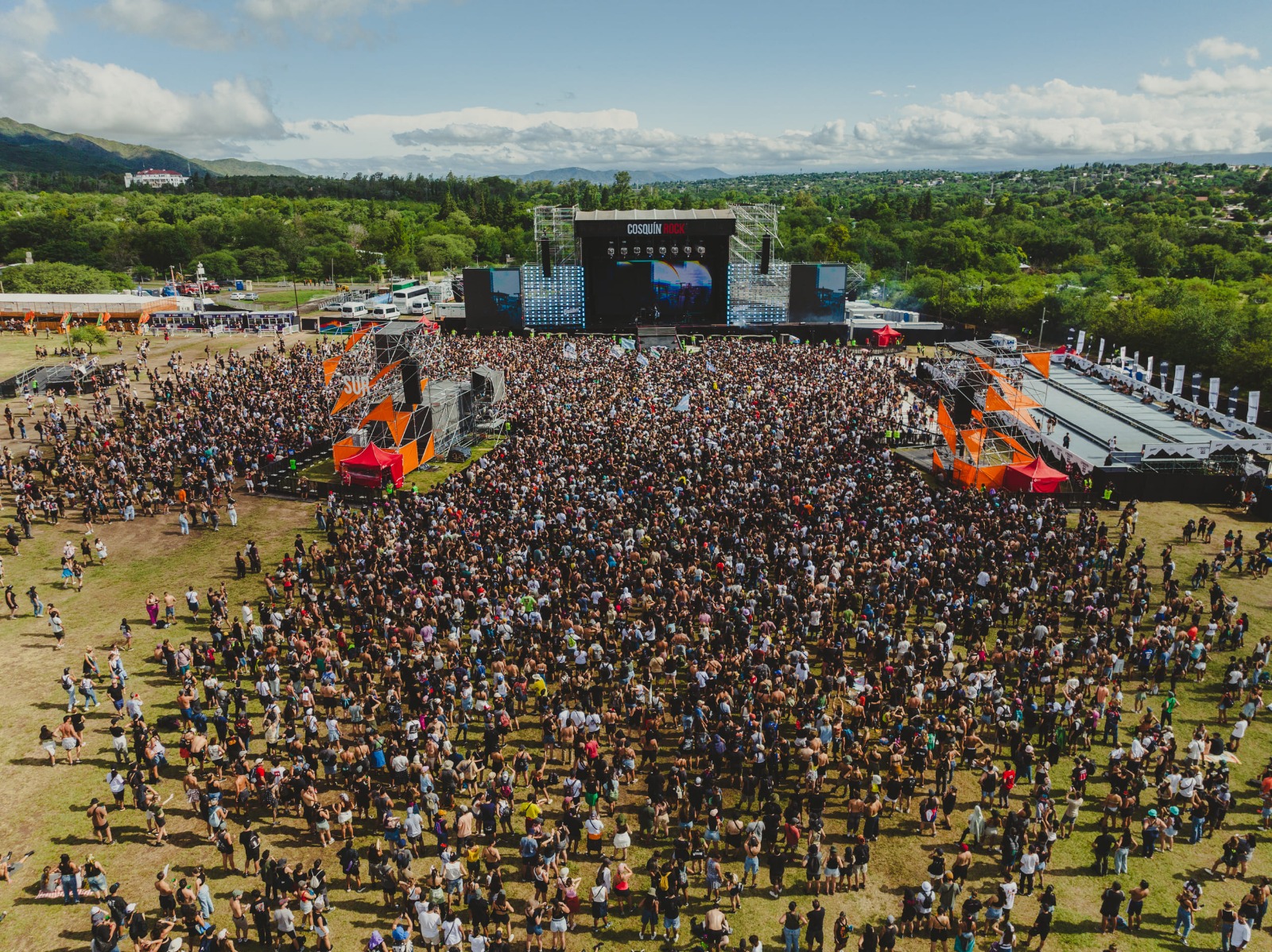 Primer día de Cosquín Rock: 55.000 personas al ritmo de la montaña