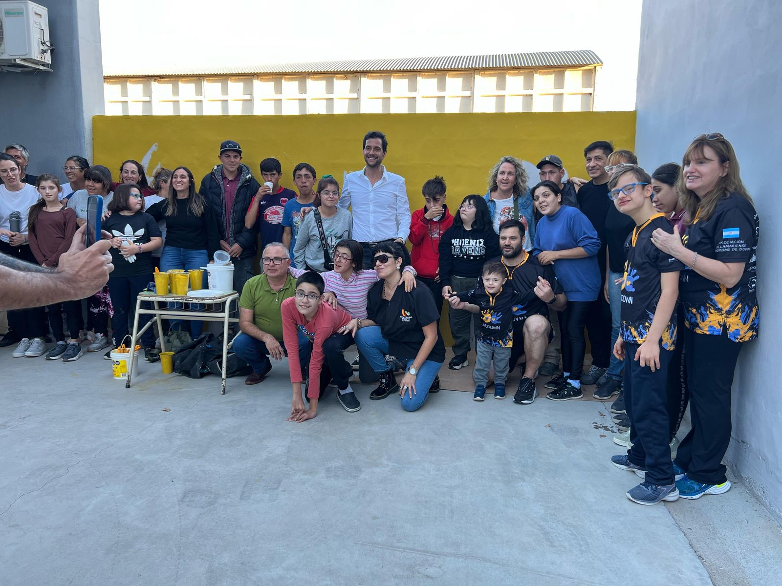 Vecinos pintaron un mural inclusivo que celebra la diversidad