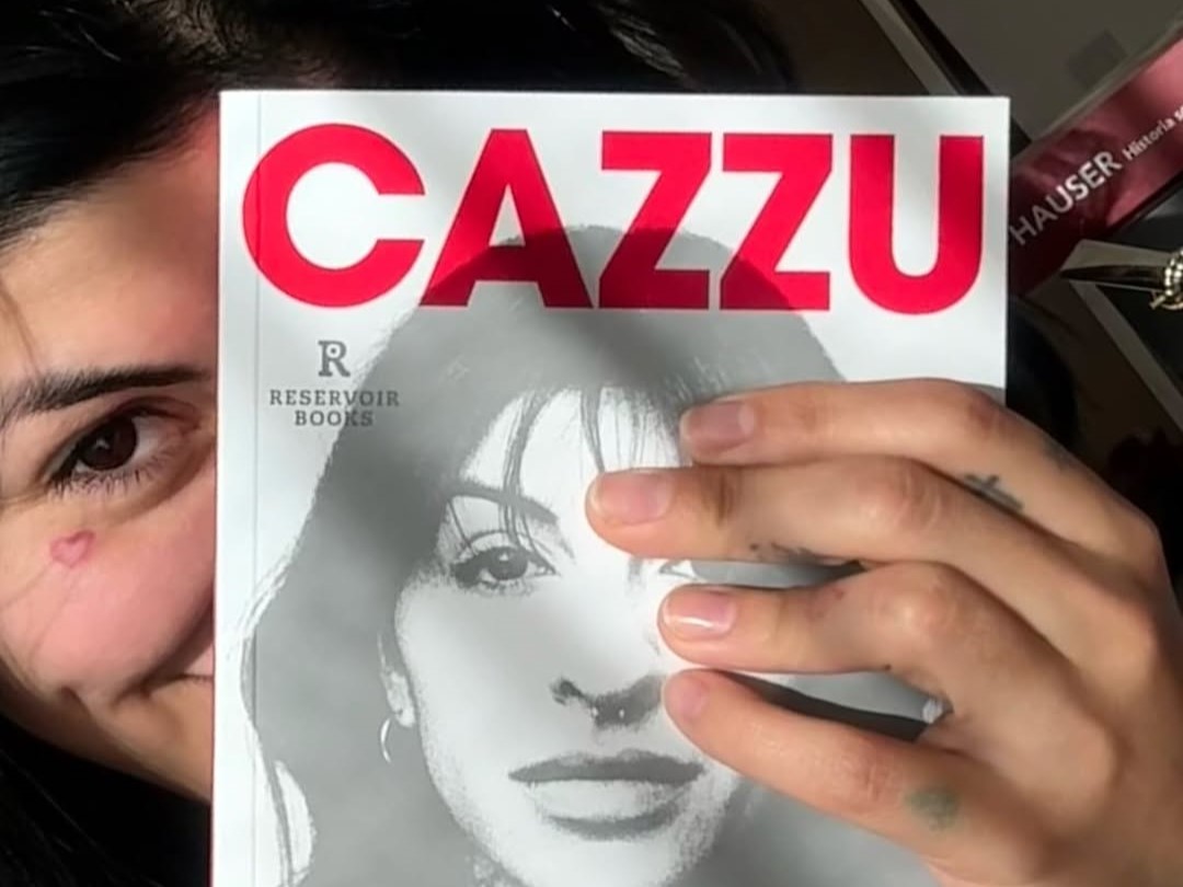 Cazzu publicó su primer libro: 