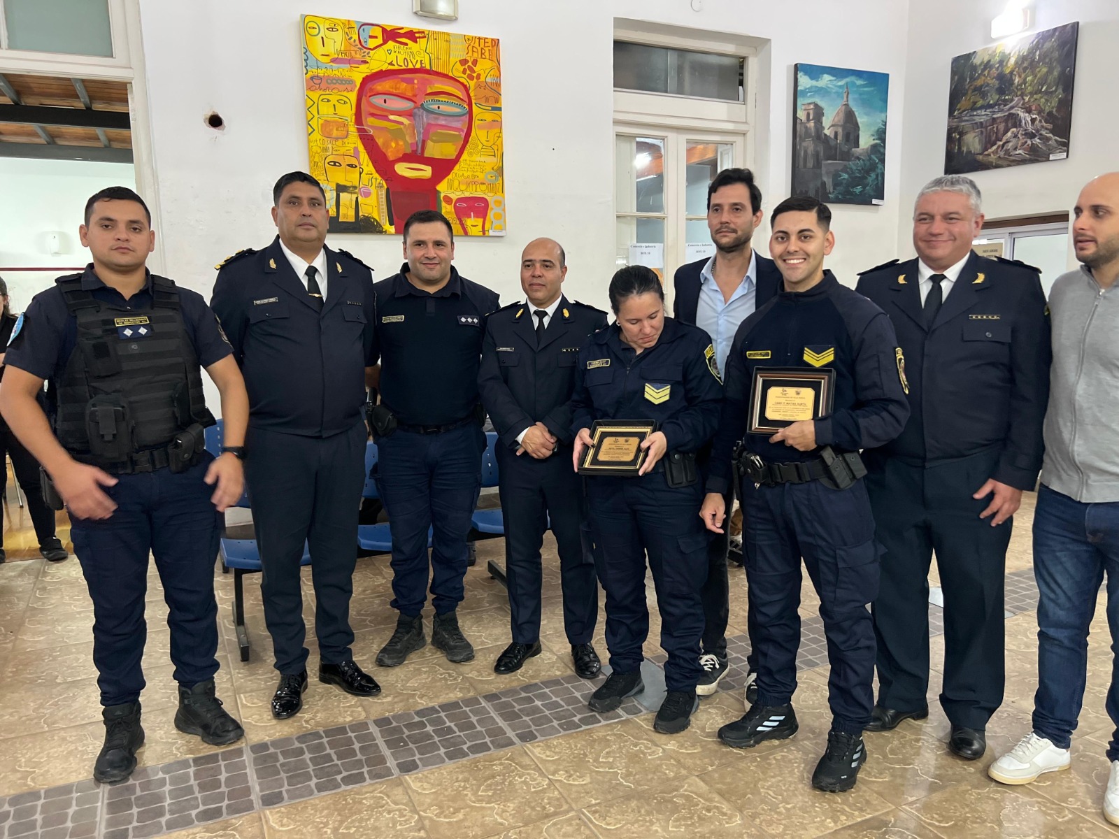 El municipio entregó un reconocimiento a los policías que salvaron a la beba