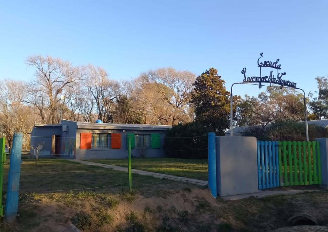 Escuela rural de Villa Nueva invita a vecinos para pintar su espacio