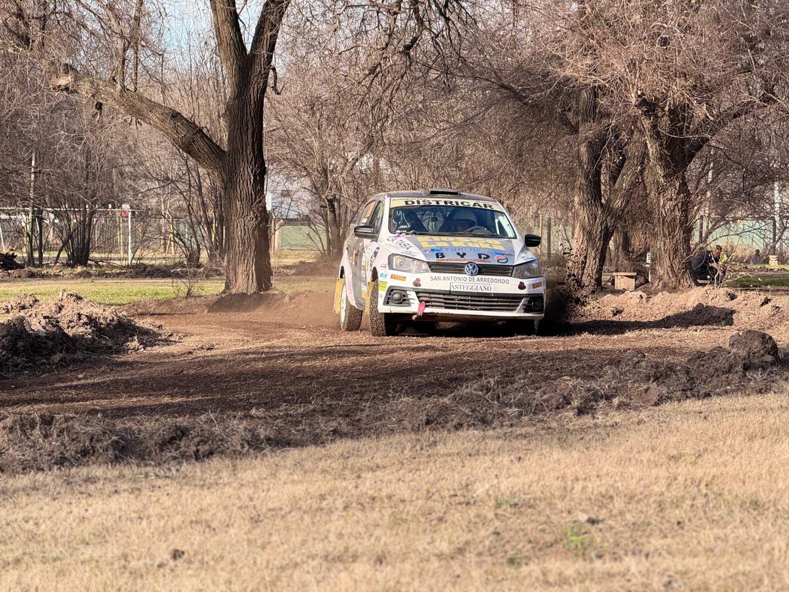 El Rally rugió en Villa Nueva con homenaje y emoción