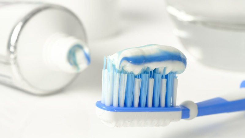 Prohibieron la distribución de una reconocida pasta dental 