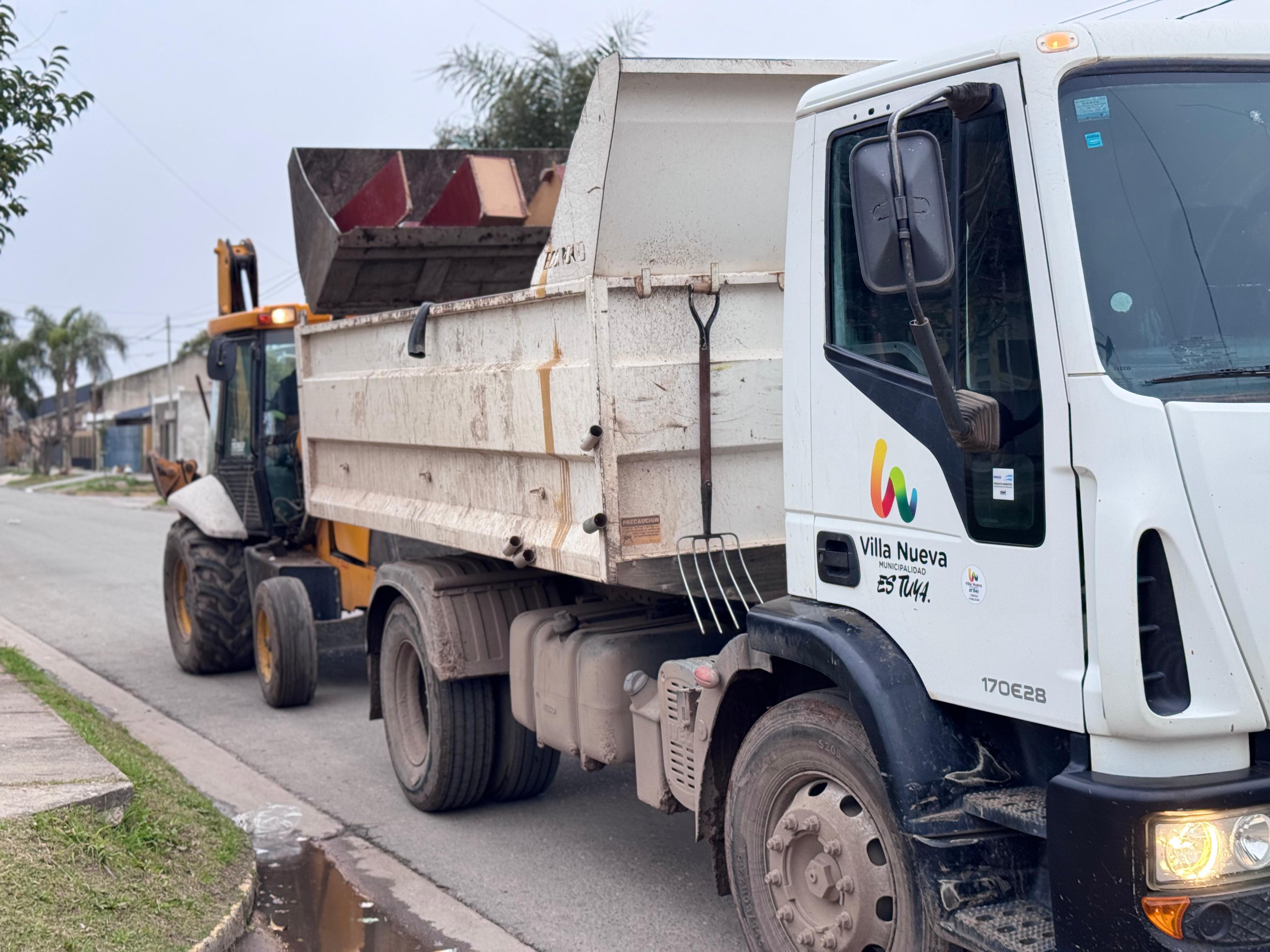 Siguen con los trabajos de mantenimiento y recolección de ramas en barrios