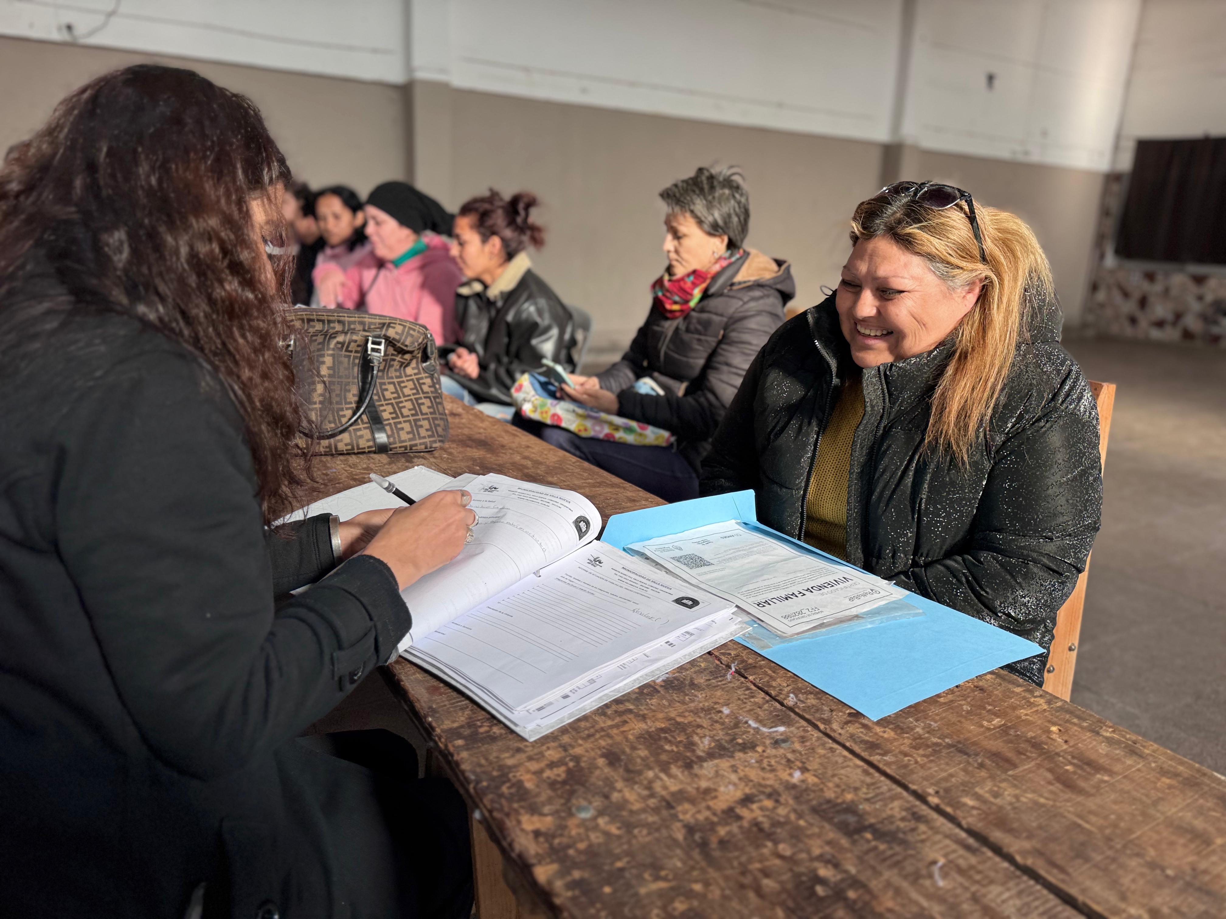 Trabajan con vecinos del sector Costamagna para regularizar papeles 