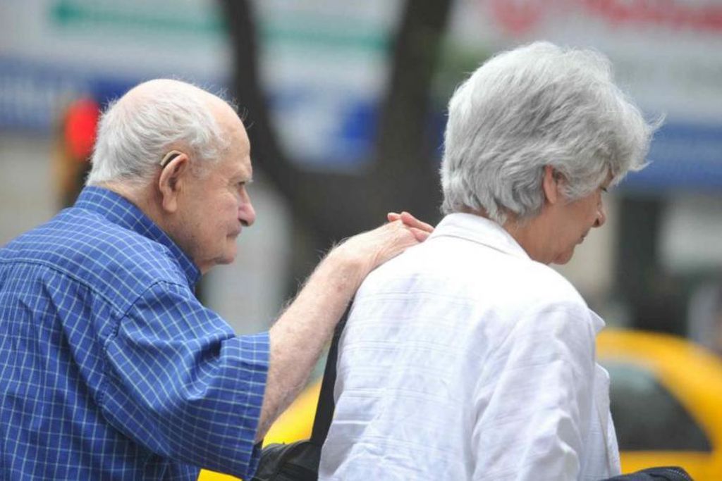 Jubilados de Córdoba este viernes cobraran el bono de $100 mil pesos 