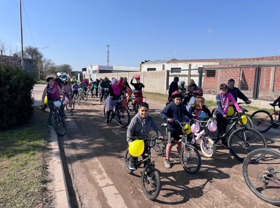 Villa Nueva celebró el Día del Niño con una bicicleteada que unió a toda la ciudad