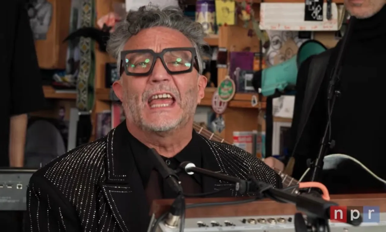 Con guiño a La Mona Jiménez, Fito Páez estrenó su Tiny Desk