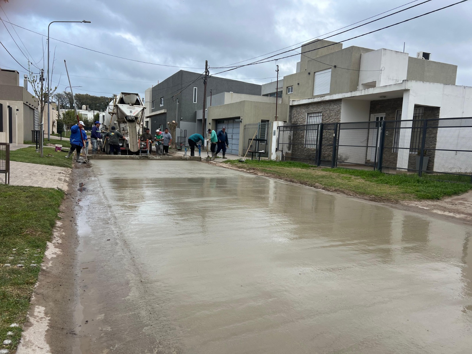 Comenzó la pavimentación en calle 5 de julio 