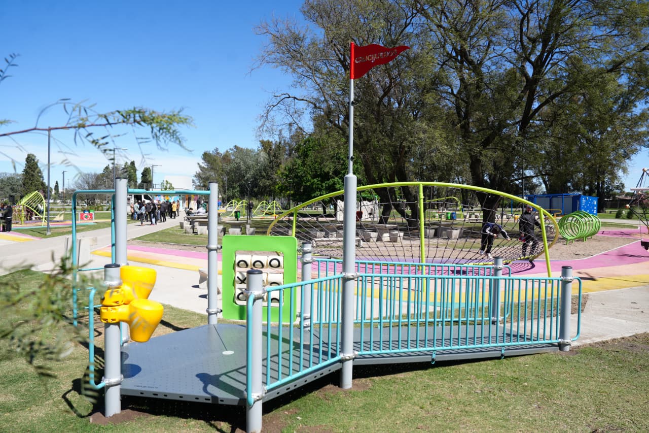 Villa María inauguró su Plaza Inclusiva con cartelería en Lengua de Señas 