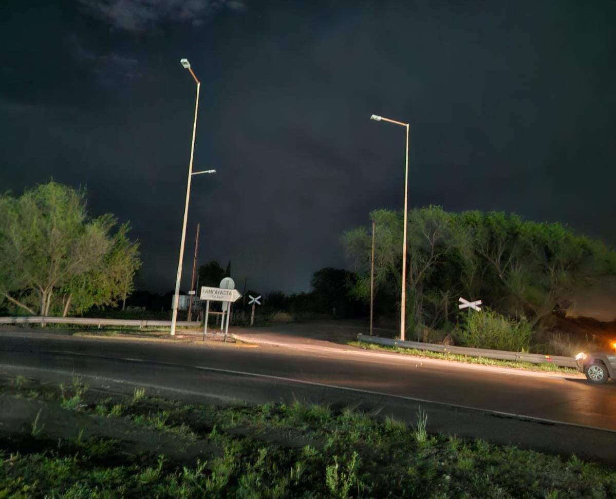 Rotonda de Ruta 158 completamente a oscuras ¿A quién le corresponde solucionarlo?
