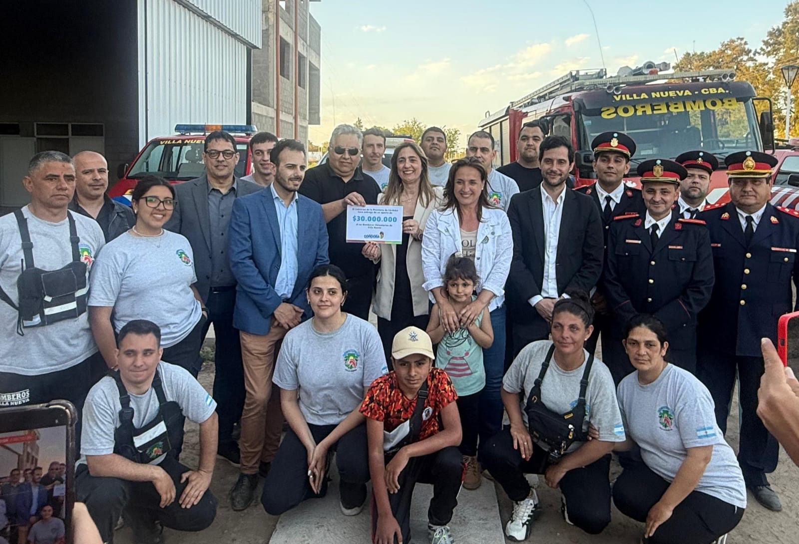 Bomberos recibieron $30 millones para su nuevo cuartel