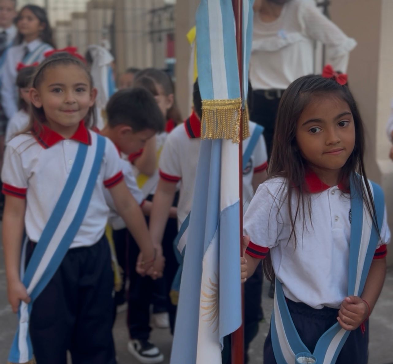 Con entrega de libros y kits, el Jardín Virgen Niña festejó sus 75 años