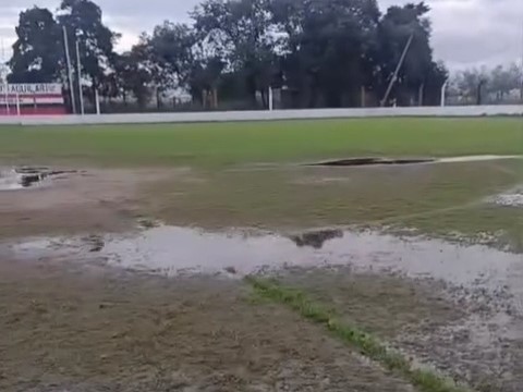 Por el mal estado de la cancha suspendieron el partido de Alem