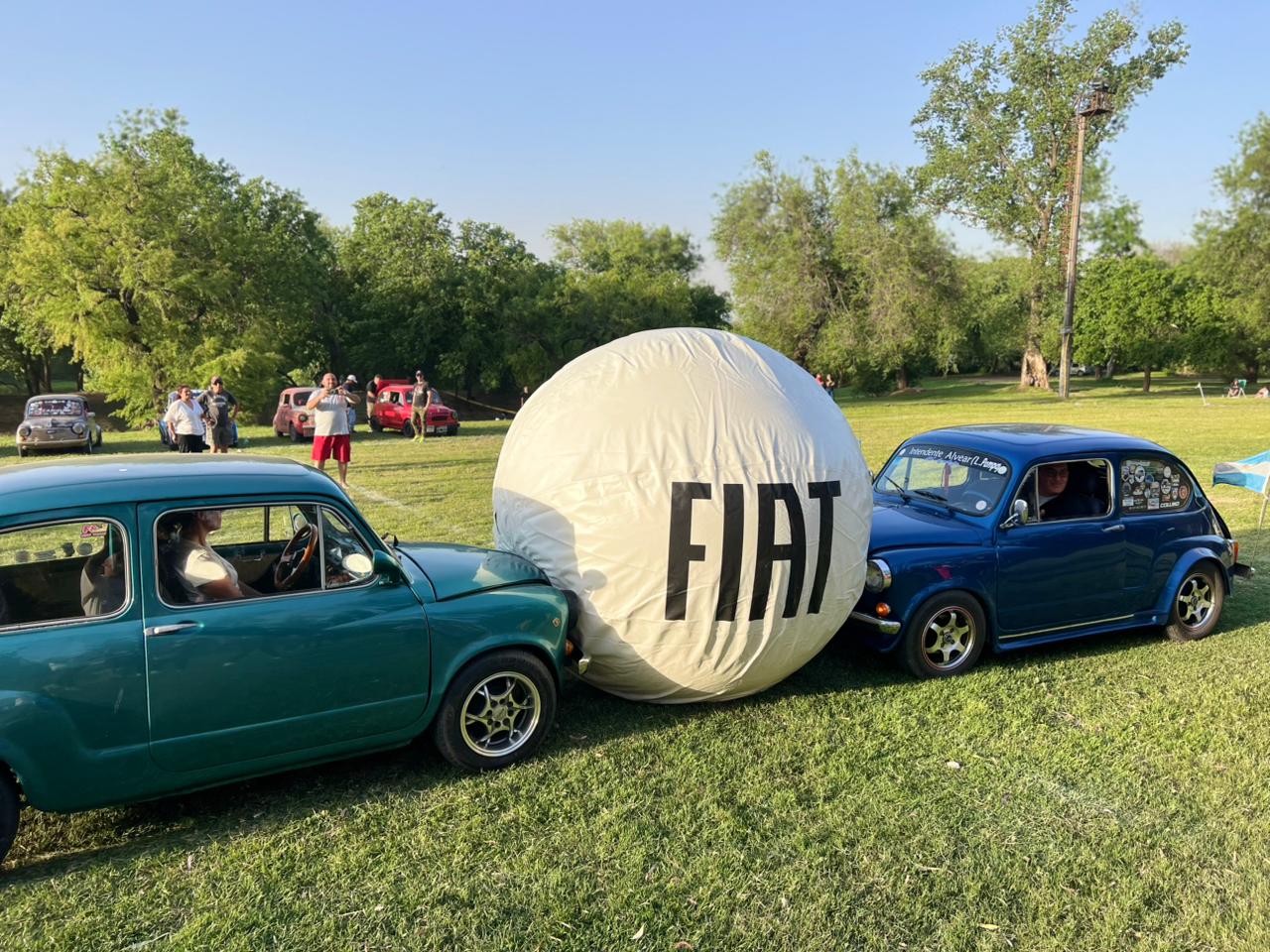 Los Fiat 600 jugaron al fútbol: Villa Nueva fue sede de un encuentro histórico e inolvidable