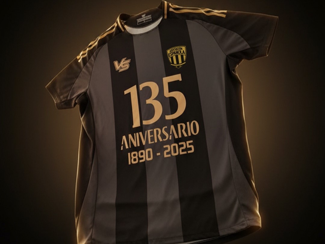 La Española reveló su nueva camiseta por los 135 años