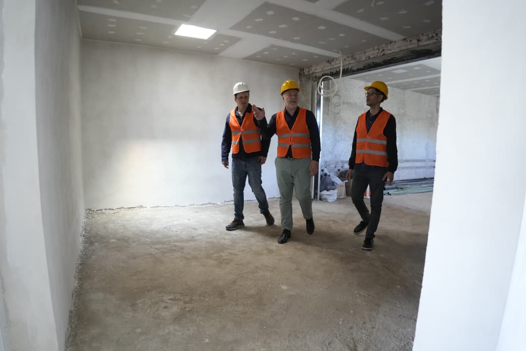 Avanzan las obras de la Playa Universal y del Centro de Salud Mental