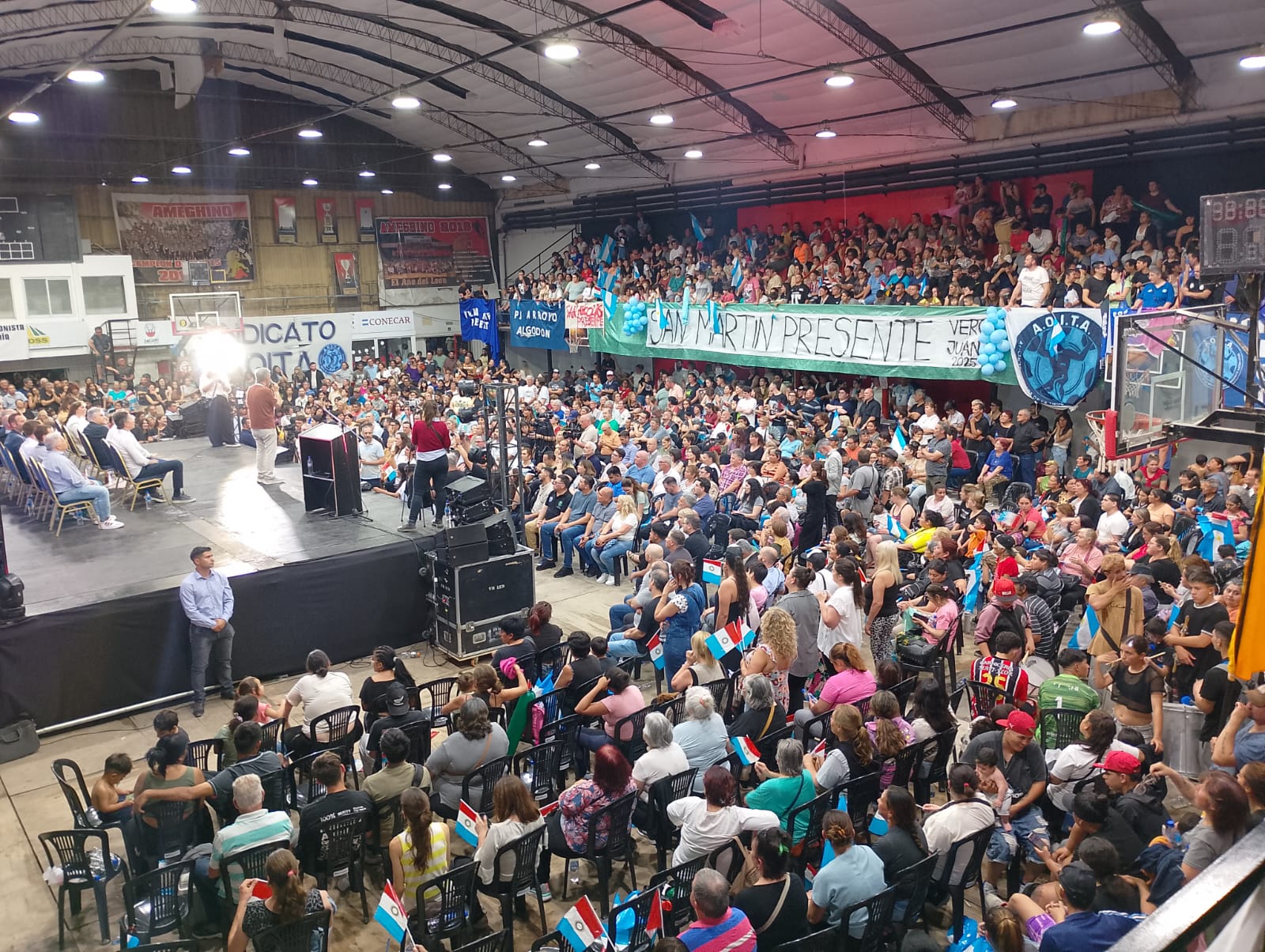 Schiaretti pidió “votos y no vetos” en el cierre de campaña de Provincias Unidas