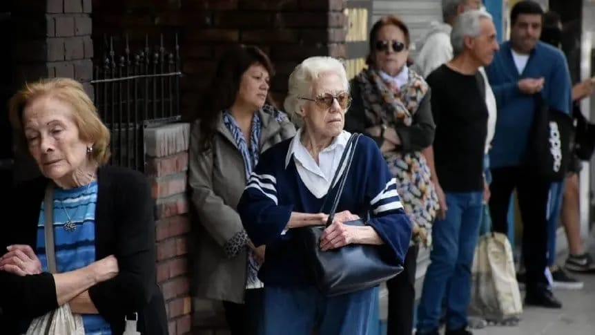 Desde el jueves 31 comienzan los pagos a empleados públicos y jubilados provinciales