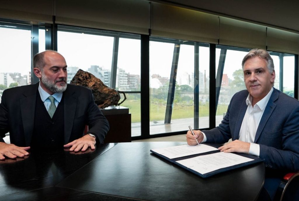 Llaryora reduce en un 30% el número de agencias en el Estado Provincial