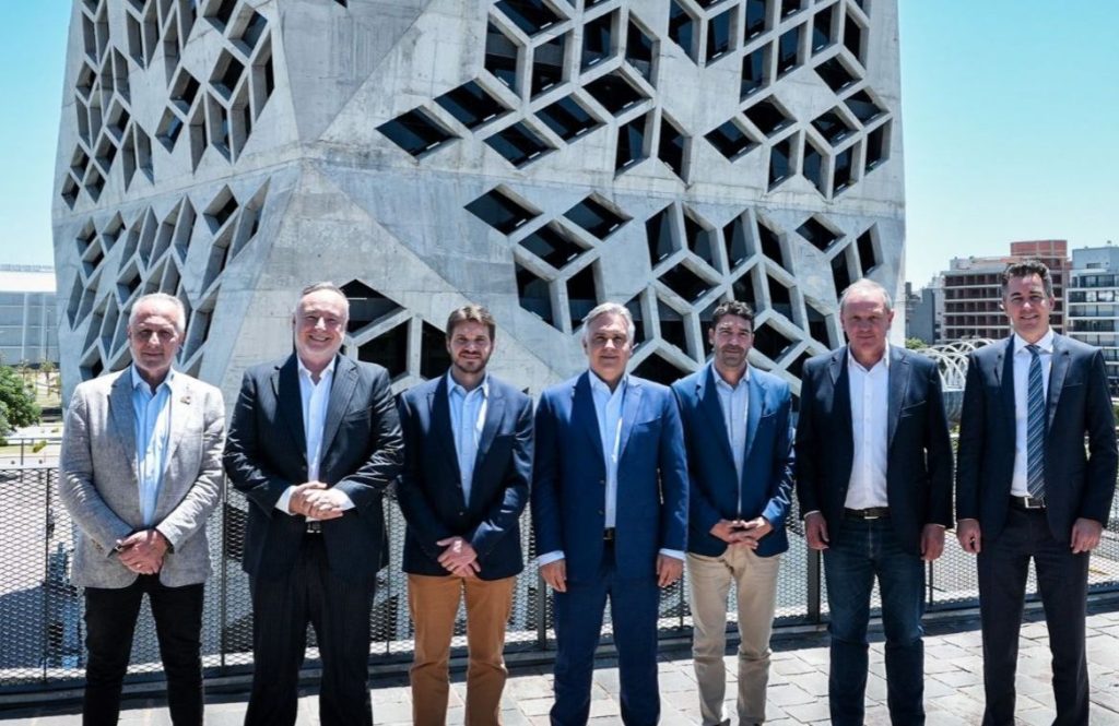 Llaryora se reunió con Mercado Libre para su llegada a Villa María