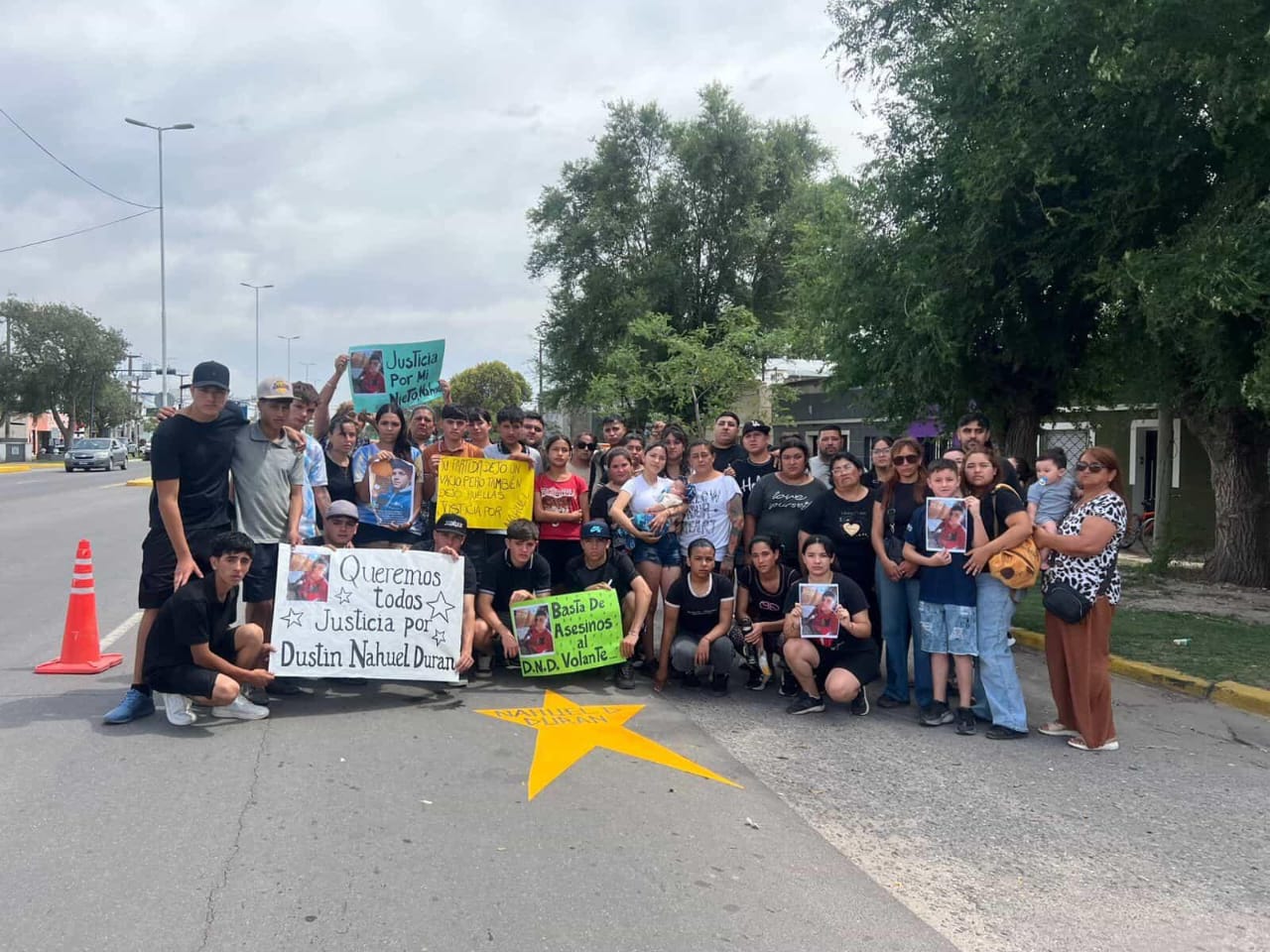 Av. Carranza: pintan una estrella amarilla con pedido de justicia