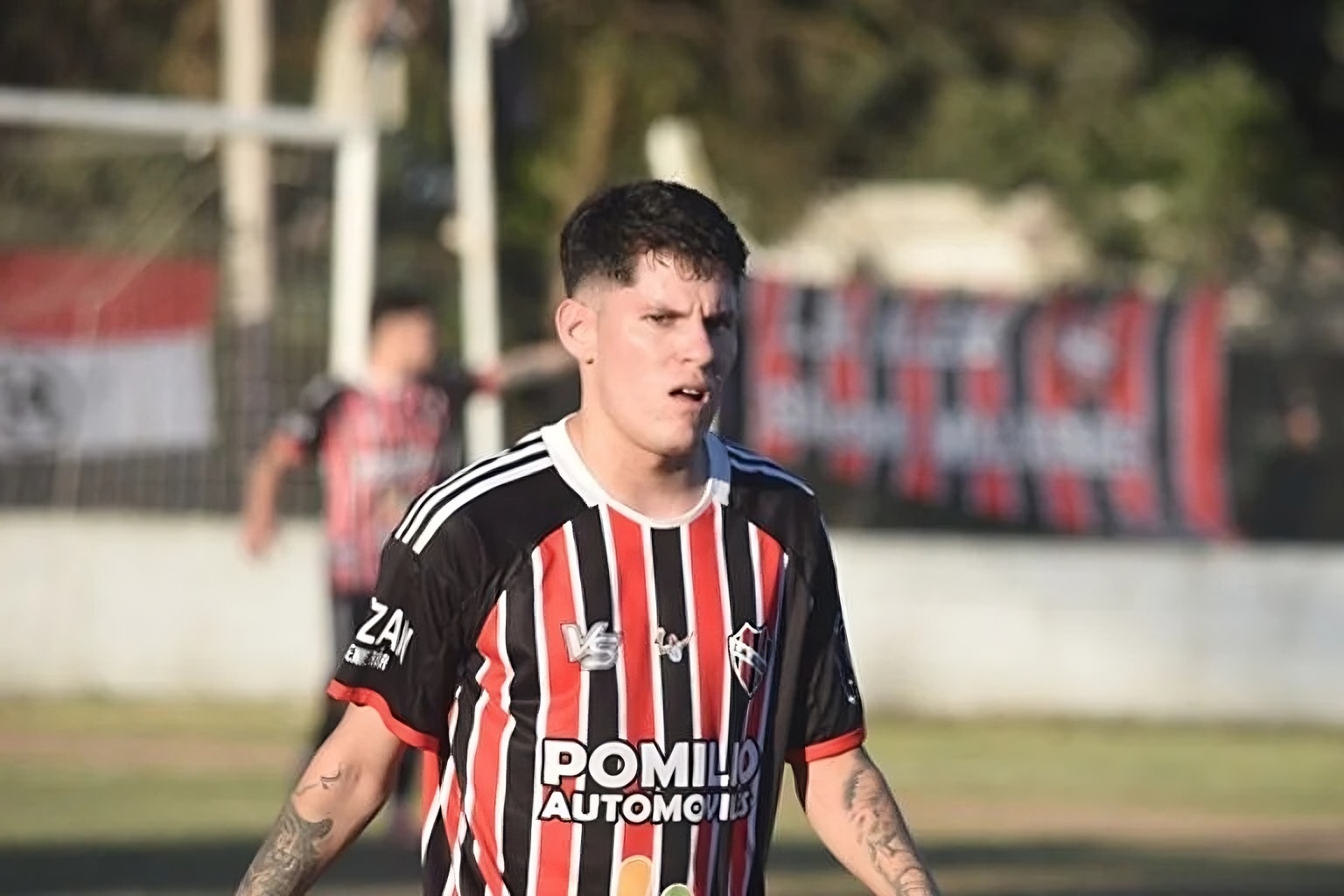 Alem sacó ventaja en la ida y sueña con semifinales