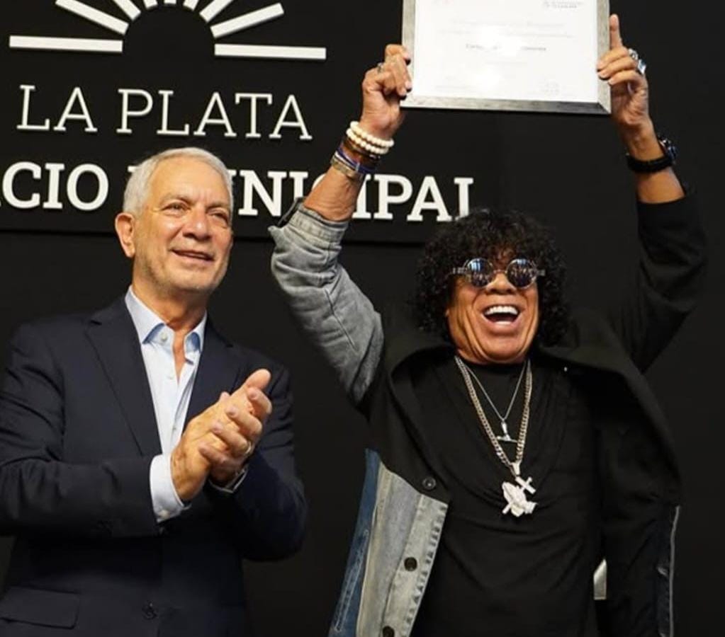 La Mona Jiménez fue declarado “Visitante Ilustre” en La Plata