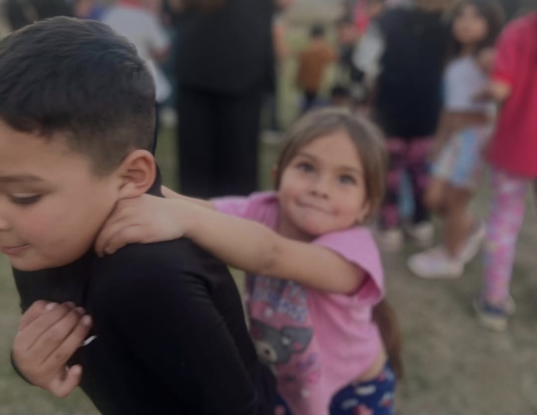 El Vallecito cerró el año con una feria que reunió a emprendedores y artesanos