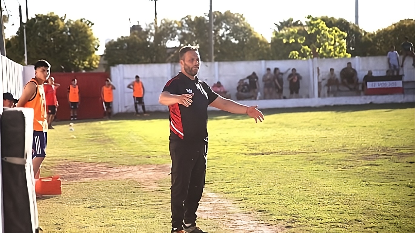 Andrés Agosto dejó de ser el técnico de Alem