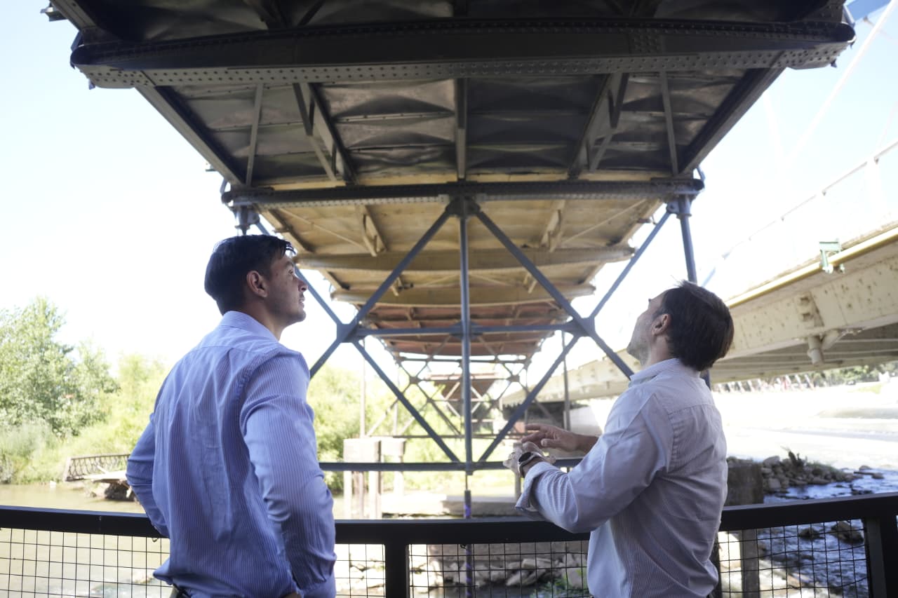 Firmaron el acta de inicio de la obra de mejoras hídricas y puesta en valor del puente Vélez Sarsfield