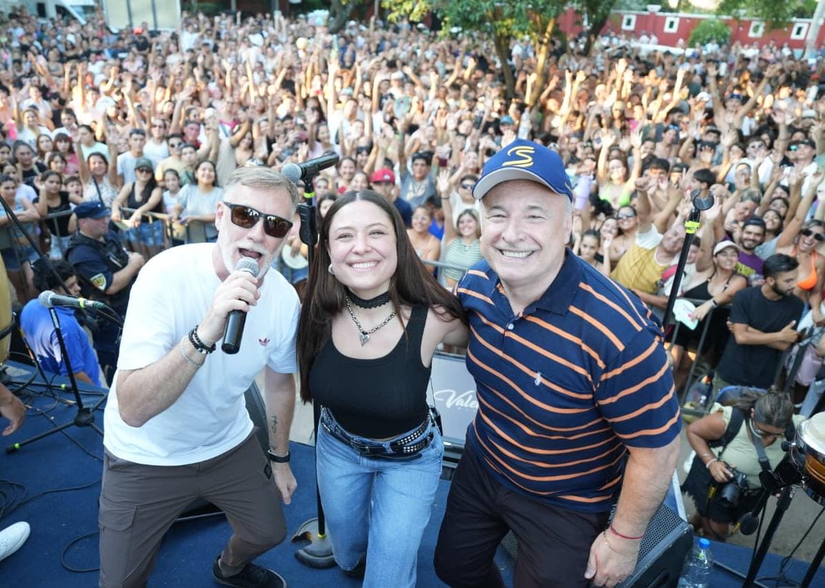 Valentina Márquez llenó de música el Parador Santa Ana en la previa del Festival de Peñas