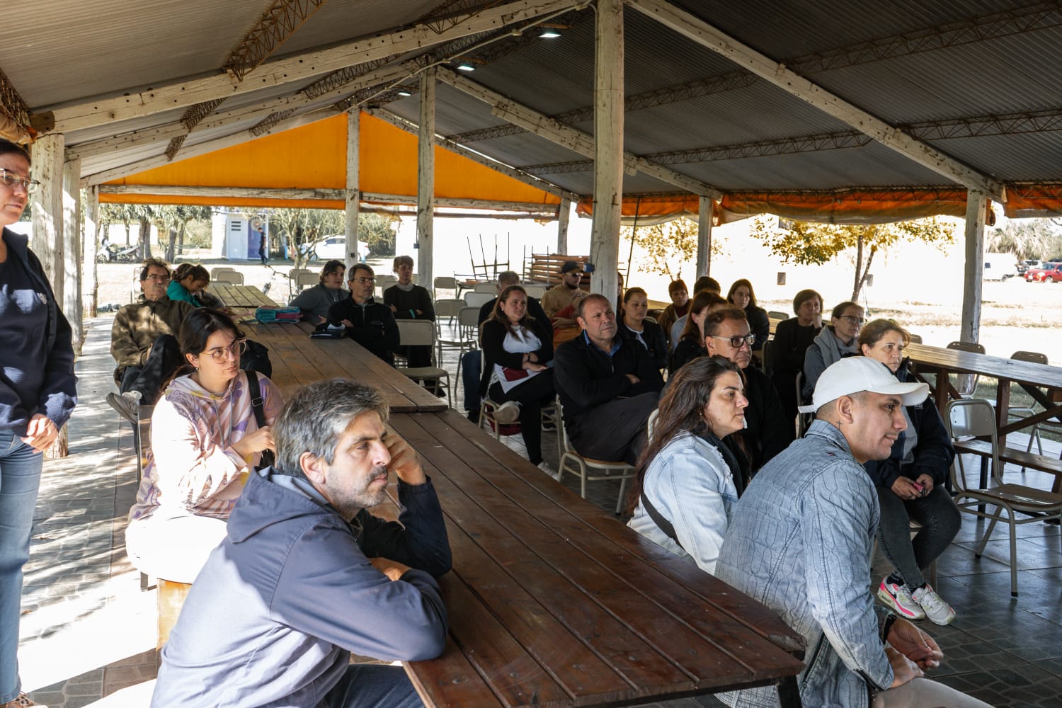 La Escuela Granja entregó más de 400 kits de semillas otoño-invierno