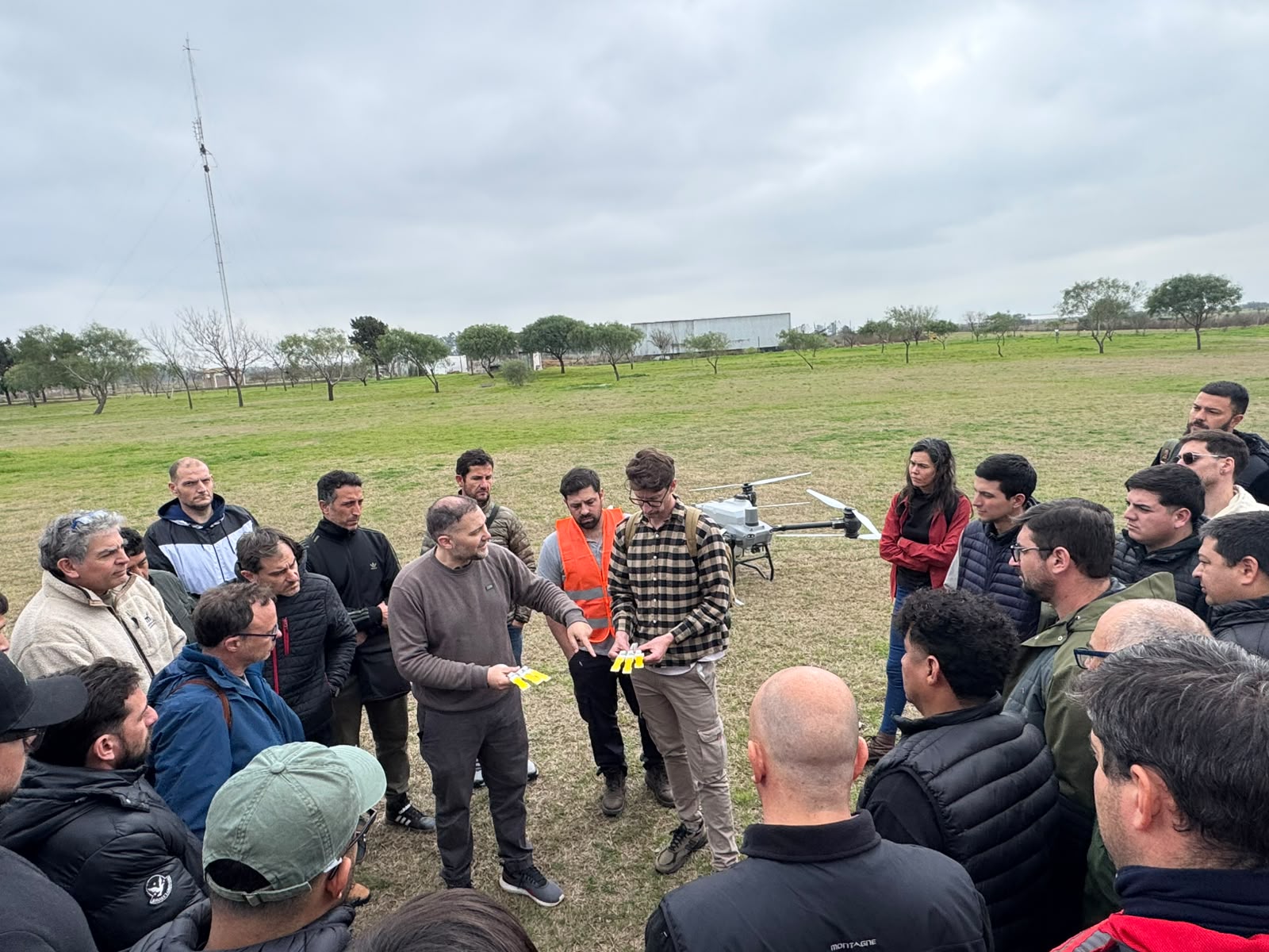 Drones al servicio del campo: más de 45 personas se capacitaron en la UNVM