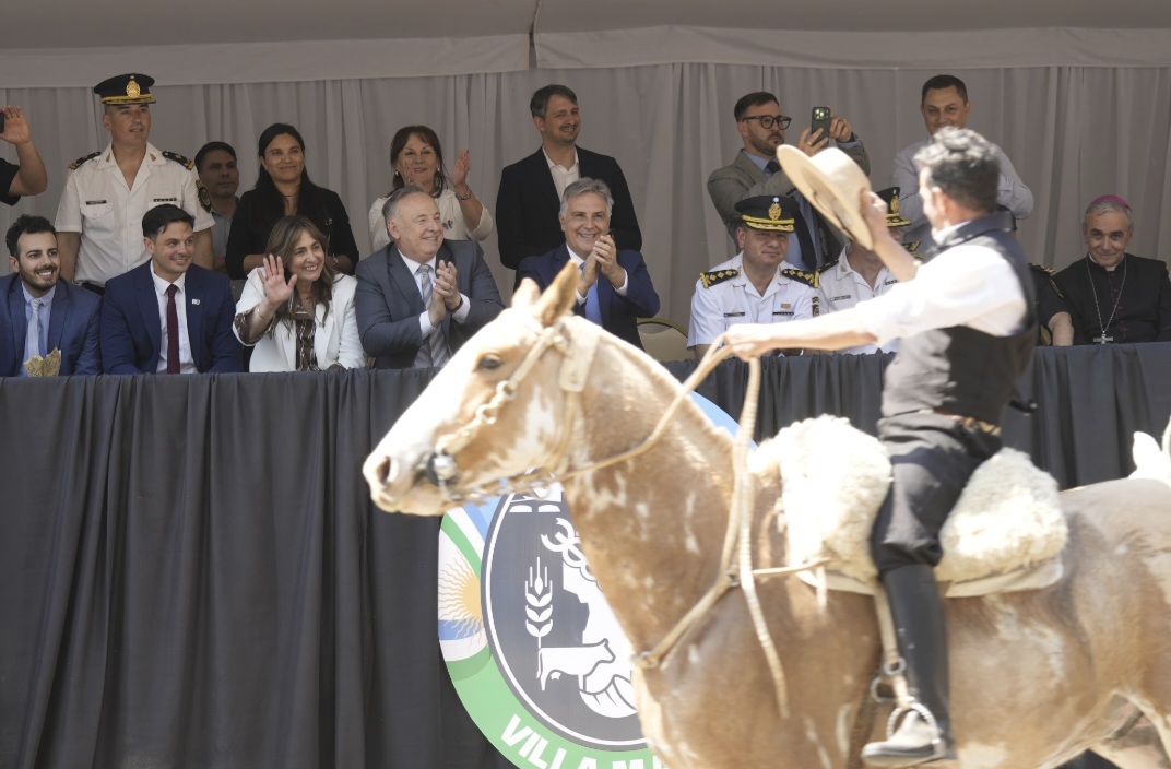 Más de 40.000 personas acompañaron el desfile por los 159 años de Villa María