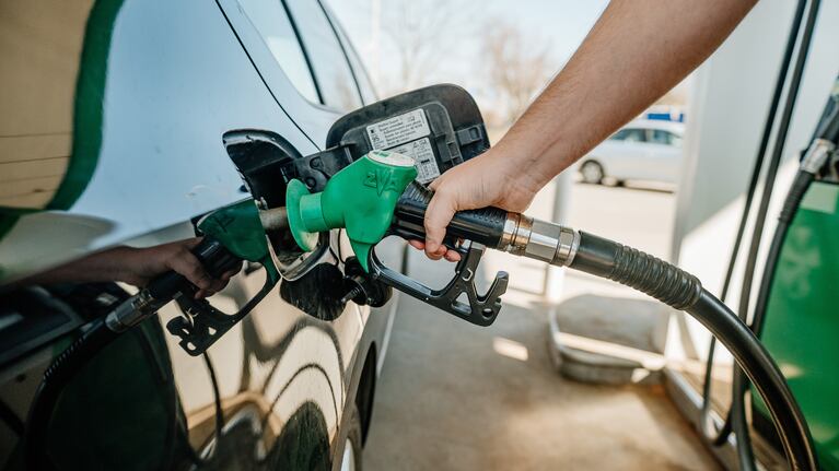 Le cargaron nafta a un auto diésel y la estación de servicio deberá pagar $7 millones