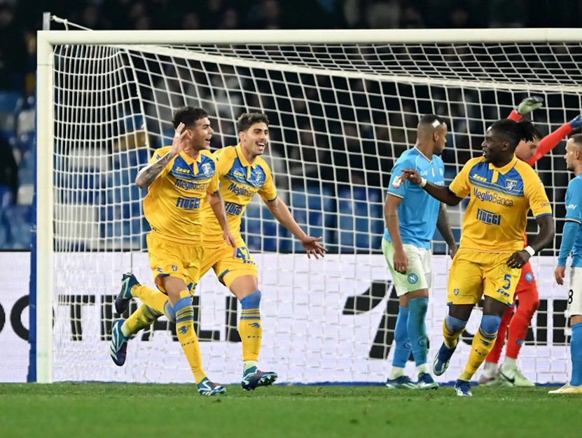 Barrenechea marcó y fue la figura en la goleada al Napoli