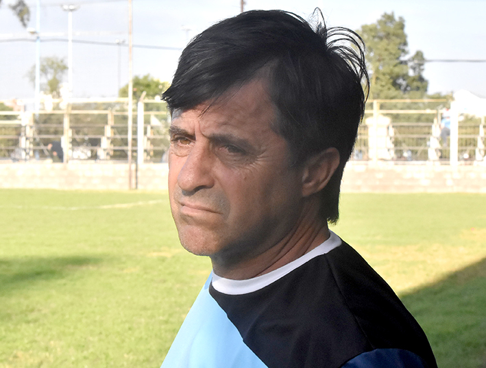 ¡Ya es su casa! Pato Bernadó firmó su 14ta temporada con Universitario