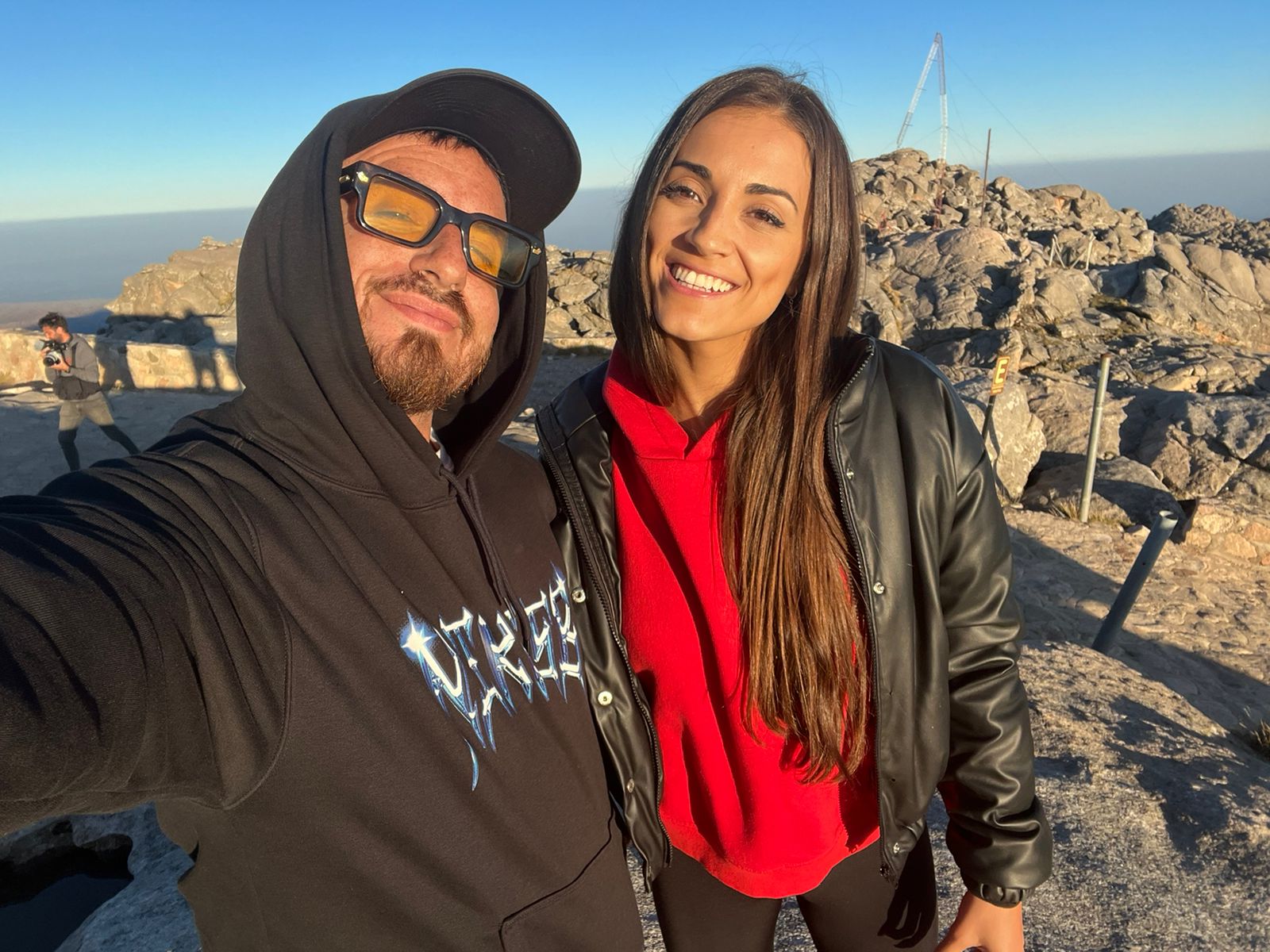 Gina Casinelli  de recorrida por Córdoba con el equipo de Resto Del Mundo 