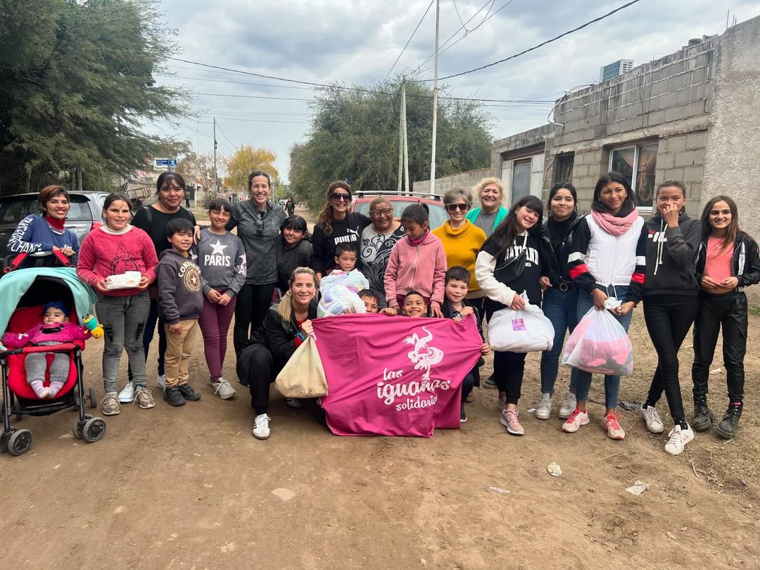 Iguanas Solidarias donó 50 frazadas al Comedor Maná