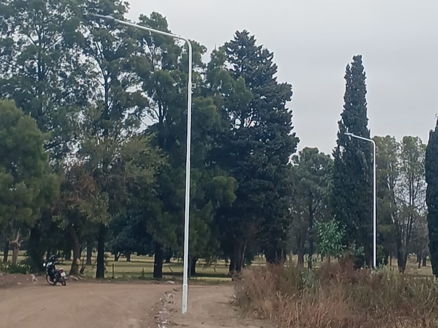 Vecinos del barrio Golf compraron nuevas luminarias para su instalación