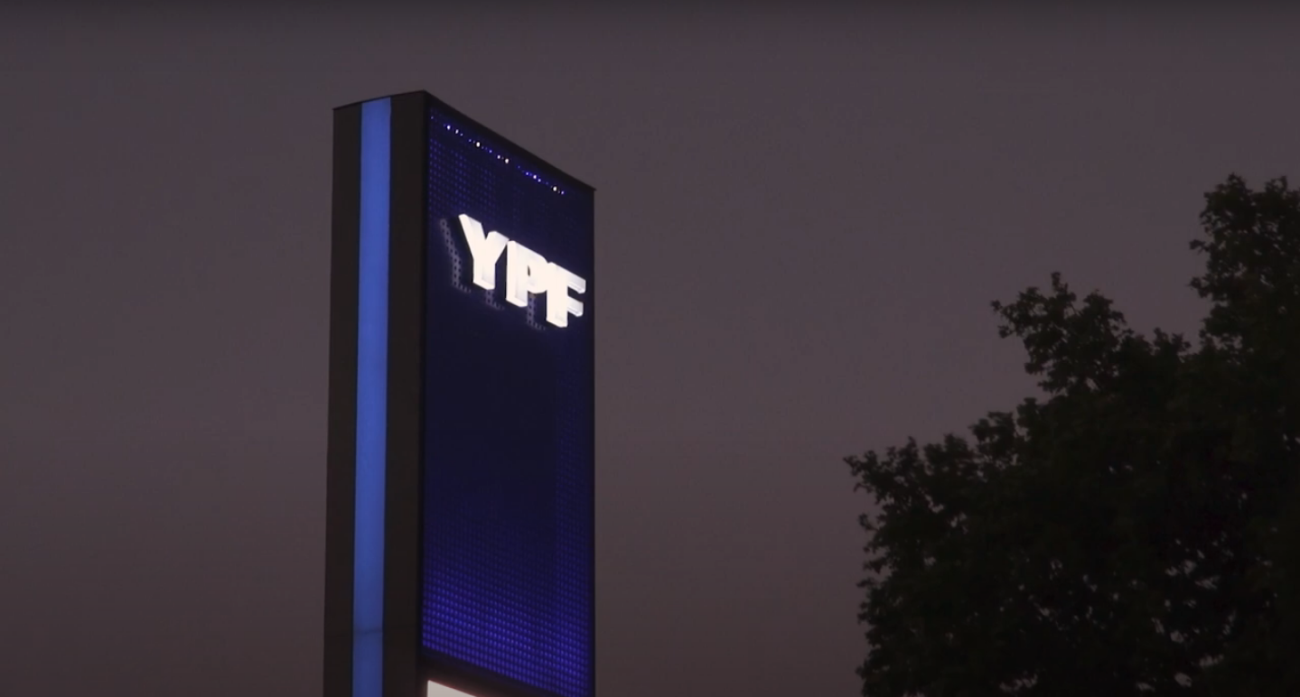 YPF anunció que será más barato cargar nafta a la madrugada
