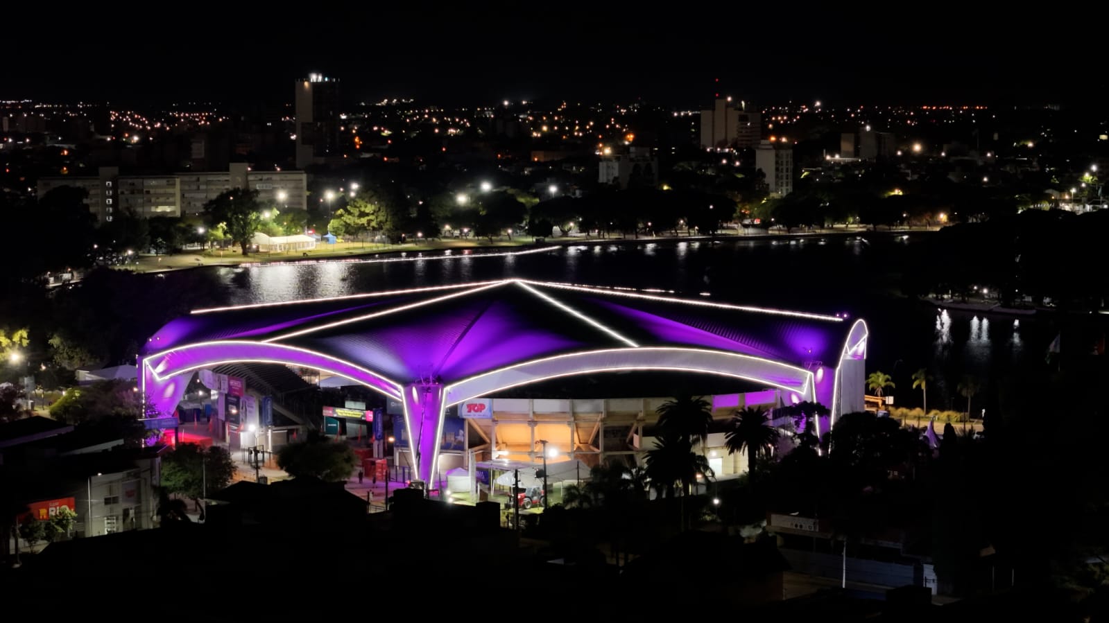 El Anfiteatro brilla con una intervención lumínica de última generación