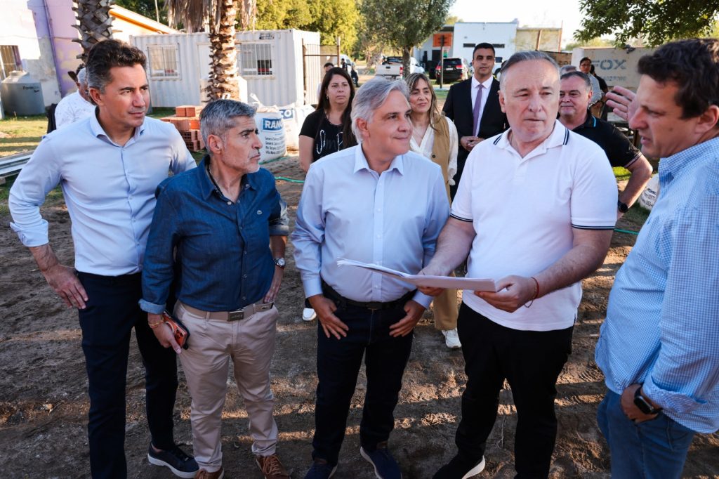 Villa María: Llaryora supervisó la construcción de la primera Escuela de Oficiales del interior