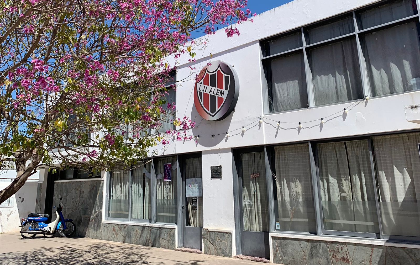 Alem empieza a preparar el centenario con cambios en su sede