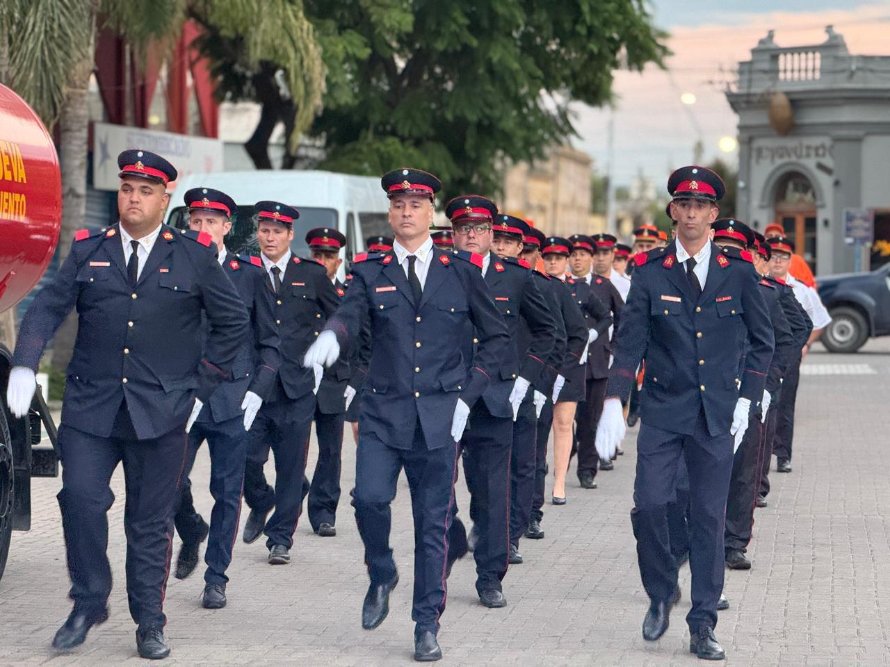 Villa Nueva celebró los 25 años de sus Bomberos Voluntarios