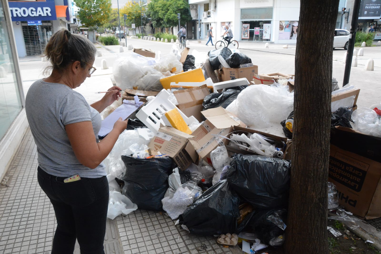 Detectan arrojo de residuos en pleno centro de Villa María y avanzarán con sanciones